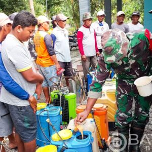 Dukung Ketahanan Pangan, Kelompok Tani Wotan, Babinsa Koramil Sumberrejo Bojonegoro dan Korluh gelar Gerdal Hama Padi       