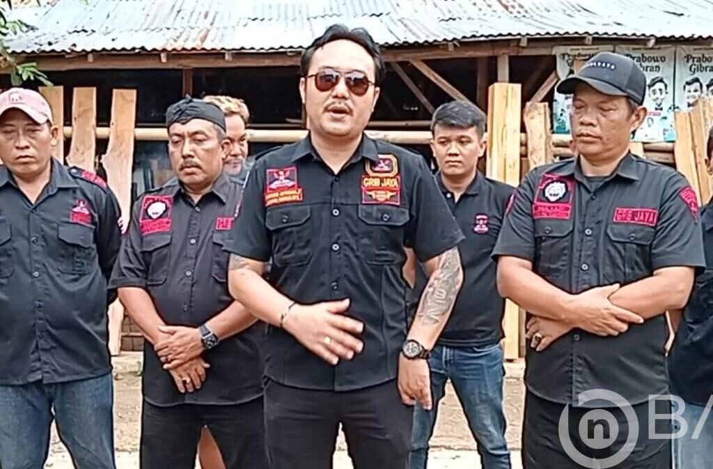 GRIB Jaya PAC Tlogowungu Salurkan Bantuan Kursi dan Meja untuk MI Khoiriyah
