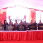 AKBP Mario Prahatinto di Dampingi Satito Hadi kadin cipta karya Resmikan  Empat Polsek dan Penjagaan Mako Satlantas