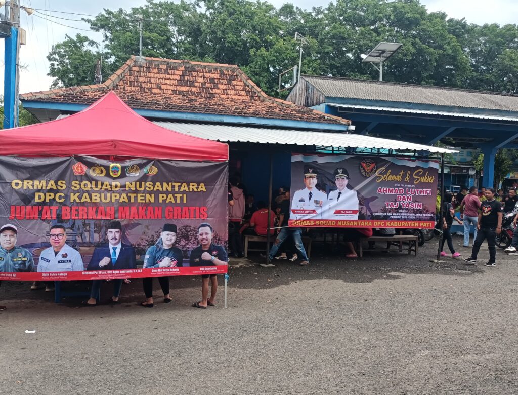 DPC Squad Nusantara Kabupaten Pati Bersama TNI, Polri, Imigrasi, Lapas, dan Dishub Pati Gelar Makan Siang Gratis untuk Sopir dan Pedagang Asongan di Terminal Kembang Joyo