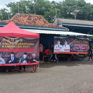 DPC Squad Nusantara Kabupaten Pati Bersama TNI, Polri, Imigrasi, Lapas, dan Dishub Pati Gelar Makan Siang Gratis untuk Sopir dan Pedagang Asongan di Terminal Kembang Joyo