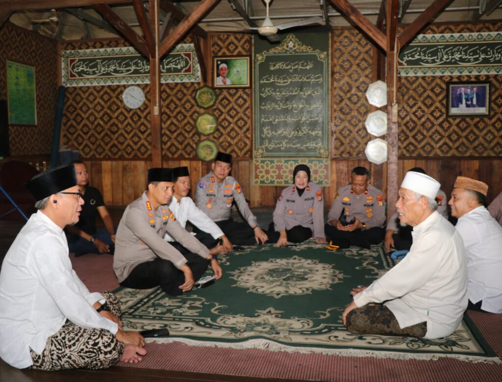 Kapolres Metro Tangerang Kota Sambangi Kediaman Tokoh Agama di Karawaci, Simak Pesannya