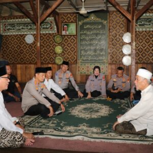 Kapolres Metro Tangerang Kota Sambangi Kediaman Tokoh Agama di Karawaci, Simak Pesannya