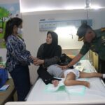 Wujud Kepedulian Dandim 0718/Pati Bersama Istri Jenguk Anak Warakawuri Yang Sakit