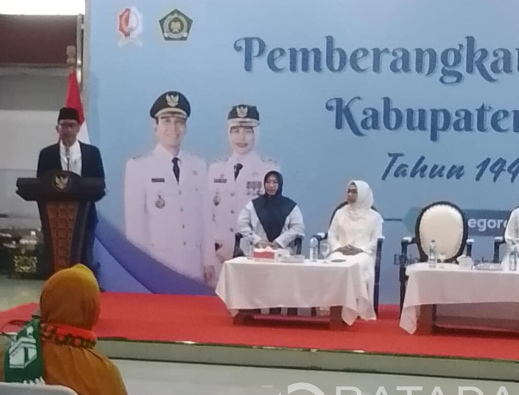 Bupati Bojonegoro Berangkatkan Kloter Pertama Jamaah Haji Tahun 2025