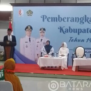 Bupati Bojonegoro Berangkatkan Kloter Pertama Jamaah Haji Tahun 2025