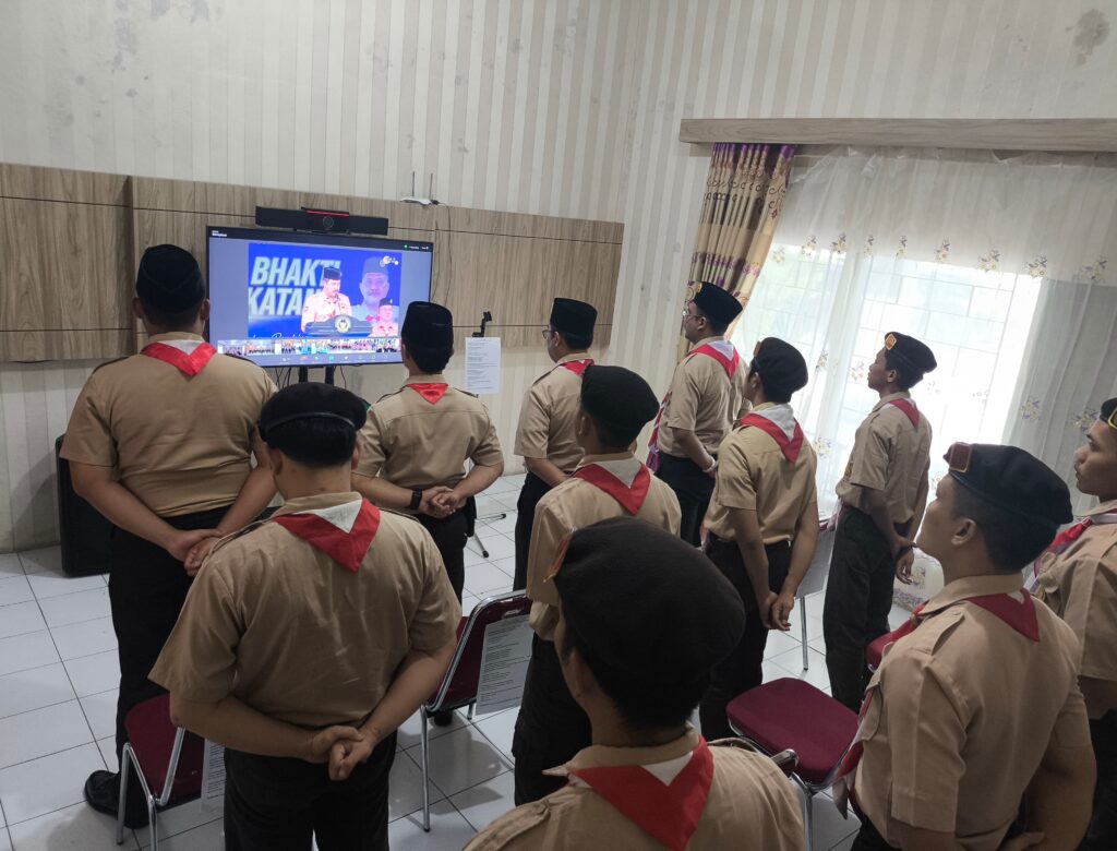 Kalapas Pati Bersama Jajaran dan Warga Binaan Ikuti Pembukaan Perkemahan Satya Dharma Bhakti Pemasyarakatan Secara Virtual