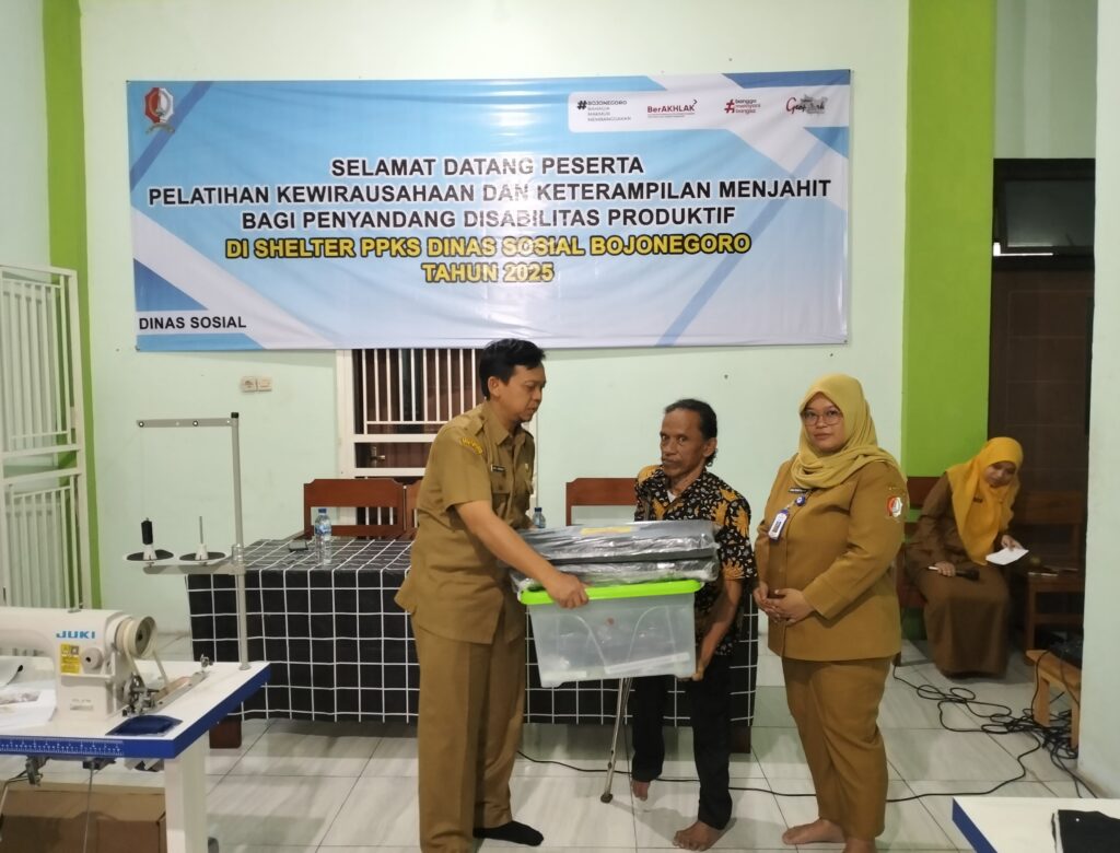 Anggaran Ratusan Juta, Dinsos Bojonegoro Baru Salurkan 20 Mesin Jahit untuk Disabilitas