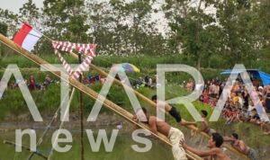 Panjat Pinang Di Atas Air Meriahkan HUT RI Ke-80 Didesa Rukem
