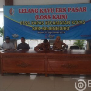 Pemdes Kapas Bojonegoro Tambah PAD Rp41 Juta Lewat Lelang Kayu Eks Los Pasar Kain