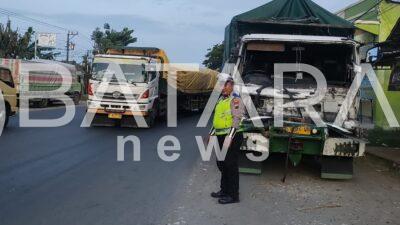 Truk Tangki dan Truk Gandeng Terlibat Kecelakaan di Jalan Juwana - Batangan