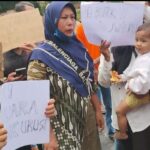 Keluarga Korban Demo 13 Agustus Kepung Posko AMPB, Tuntut Botok dan Teguh Bertanggung Jawab