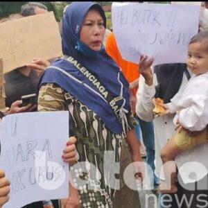 Keluarga Korban Demo 13 Agustus Kepung Posko AMPB, Tuntut Botok dan Teguh Bertanggung Jawab