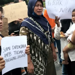 Air Mata Balita di Posko: Jerat Hukum dan Pengkhianatan AMPB pada Keluarga Pendemo Pati