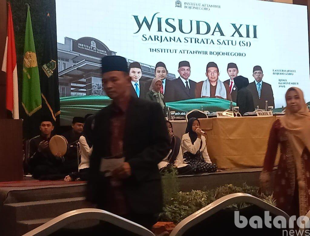Institut Attanwir Bojonegoro Gelar Wisuda XII Sarjana Strata Satu, Ratusan Lulusan Resmi Dikukuhkan