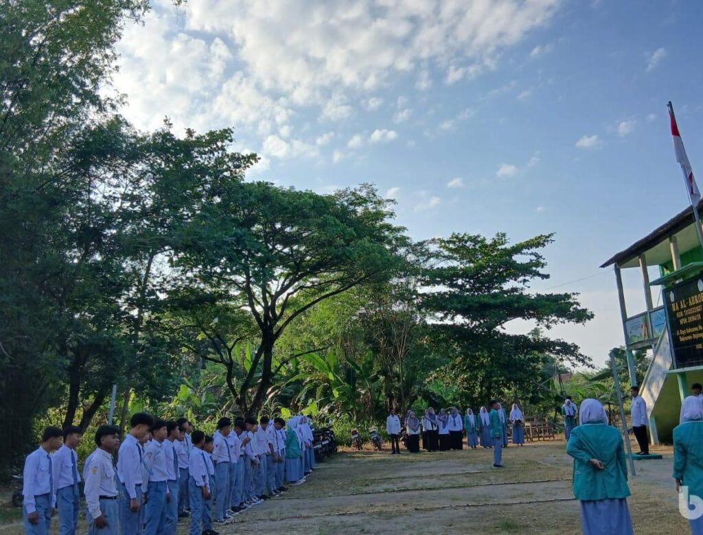 Peringatan Hari Pahlawan di MA Al Abror Sukosewu: Tanamkan Semangat Patriotisme pada Siswa