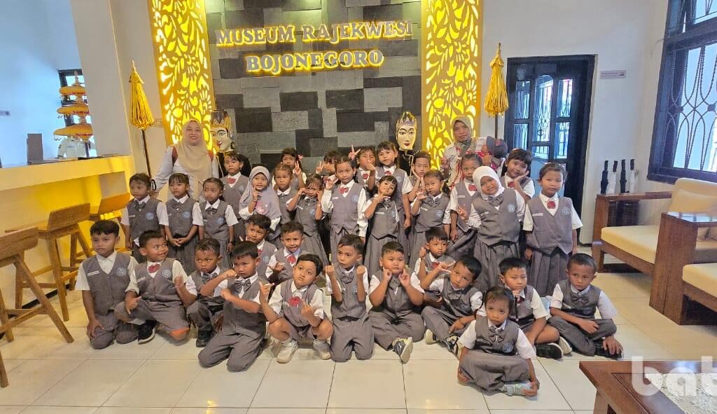 Outing Class TK Dharma Wanita Sobontoro: Kenalkan Jajanan Tradisional dan Sejarah Bojonegoro, Pemkab Dapat Apresiasi Luar Biasa