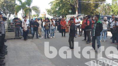 Gedung Wakil Rakyat di Geruduk Rakyat, Ternyata ini yang di Tuntut, Bupati Turun Tangan