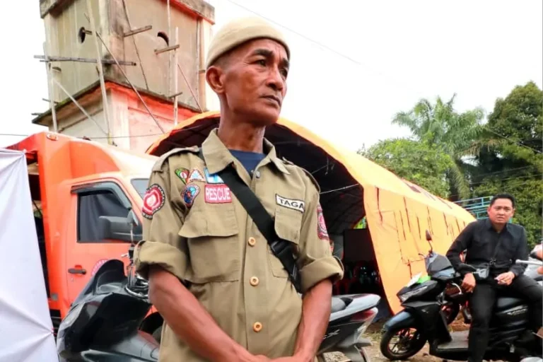 Di Tengah Deru Galodo, Wirman Tetap Menjadi Sandaran Nyawa