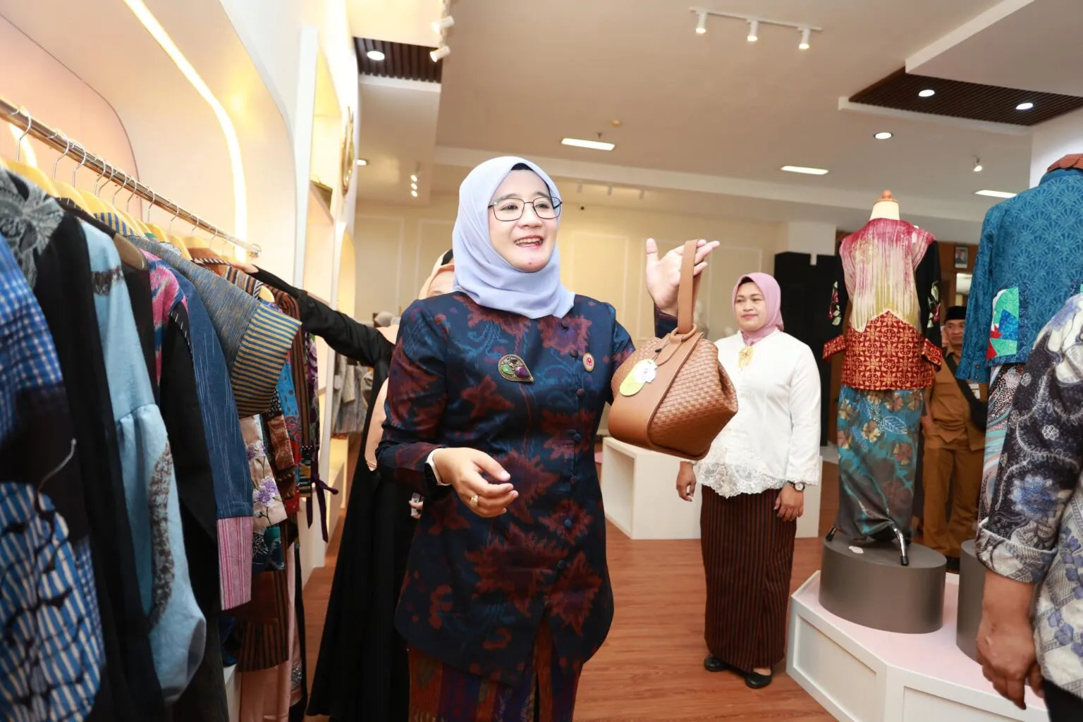 Wajah Baru Galeri Dekranasda Jateng: Magnet Belanja Produk Lokal Unggulan!