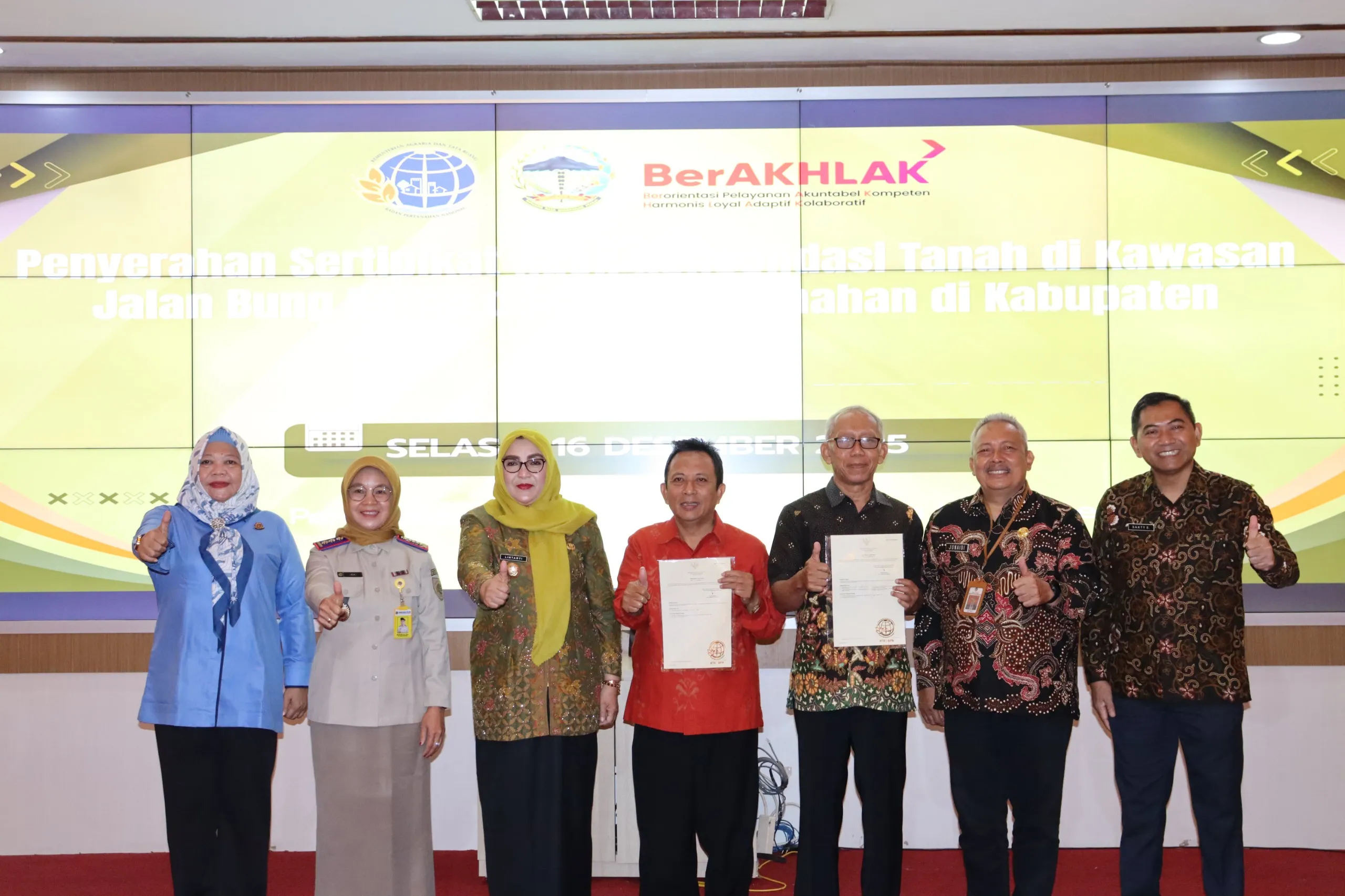 100 Sertifikat Konsolidasi Tanah Diserahkan di Banyumas, Tingkatkan Kualitas Wilayah