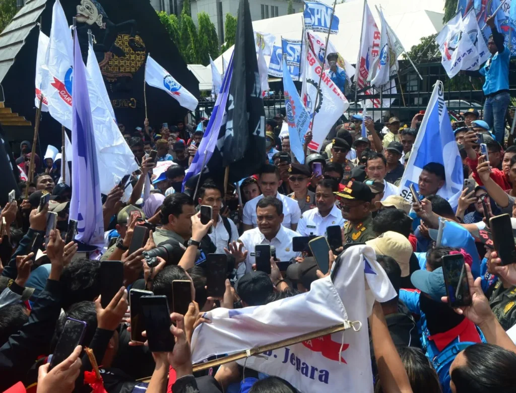 UMP Jawa Tengah 2026 Ditetapkan Rp2,32 Juta, Buruh Siap Sambut?