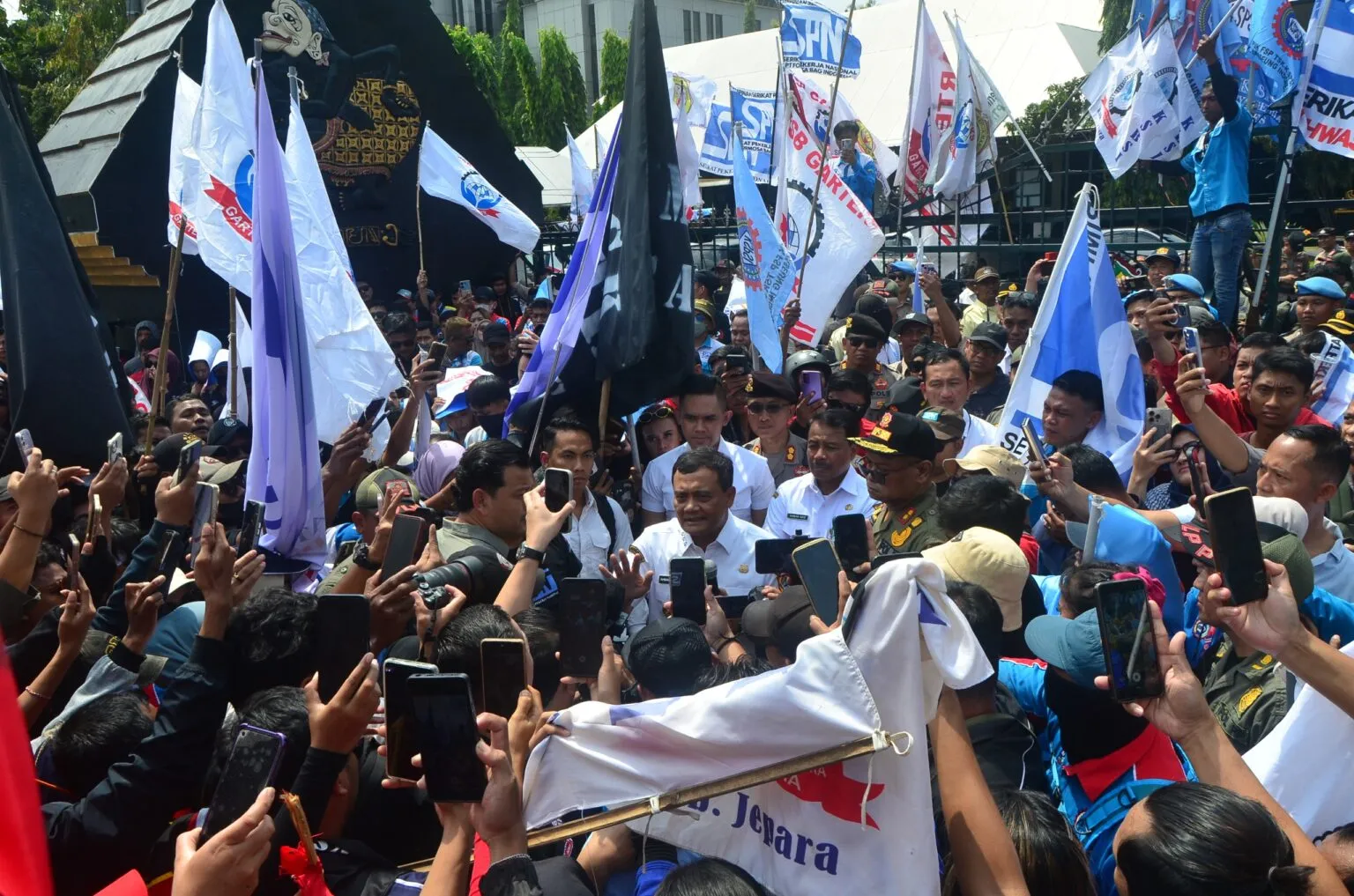 UMP Jawa Tengah 2026 Ditetapkan Rp2,32 Juta, Buruh Siap Sambut?