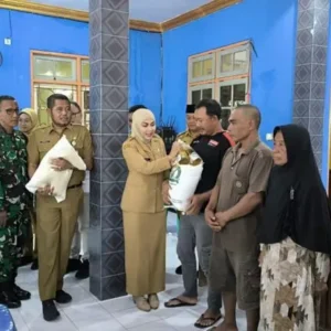 Bantuan Pangan Kendal Cair! 71.802 KK Terima Beras & Minyak Goreng