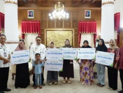 Plt. Bupati Pati Serahkan Santunan Klaim BPJS Ketenagakerjaan dan Dorong Perlindungan Pekerja