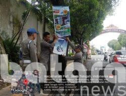 Satpol PP Pati Bersihkan Reklame Liar Kota