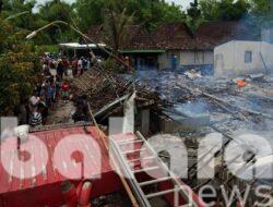 Dua Rumah di Sumberagung Jaken Terbakar Akibat Konflik Keluarga, Anak Pemilik Diduga sebagai Pelaku