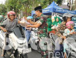 Ramadan Berkah, Persit Kodim Bojonegoro Bagikan Ratusan Takjil