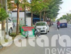 Penukaran Uang Baru “Membeludak”! Jalan Veteran Bojonegoro Ambyar, Jasa Tukar Uang Mbriah Sak Jalan