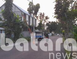 Respon Cepat Petugas PLN Tangani Kabel Putus di Ngampel Bojonegoro