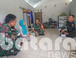 Babinsa Sukosewu Bojonegoro Bantu Lansia Korban Penipuan